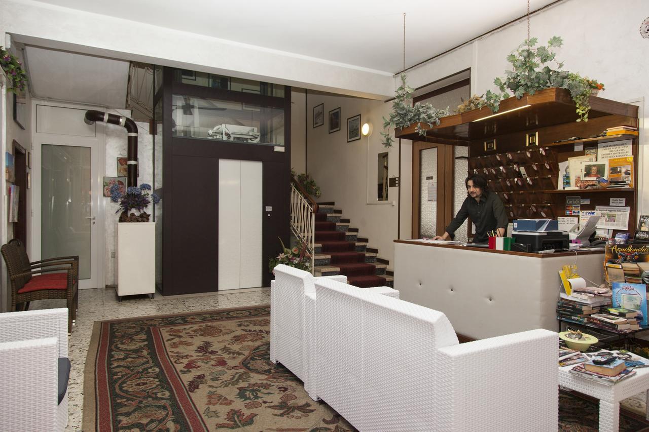Hotel Taormina Лидо ди Йезоло Екстериор снимка